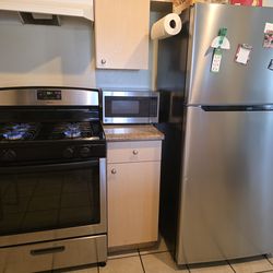 Fridge + Gas Stove + Microwave – Moving Sale