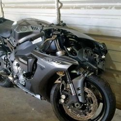2015 Yamaha R1 Motorcycle PARTING OUT ONLY!! 