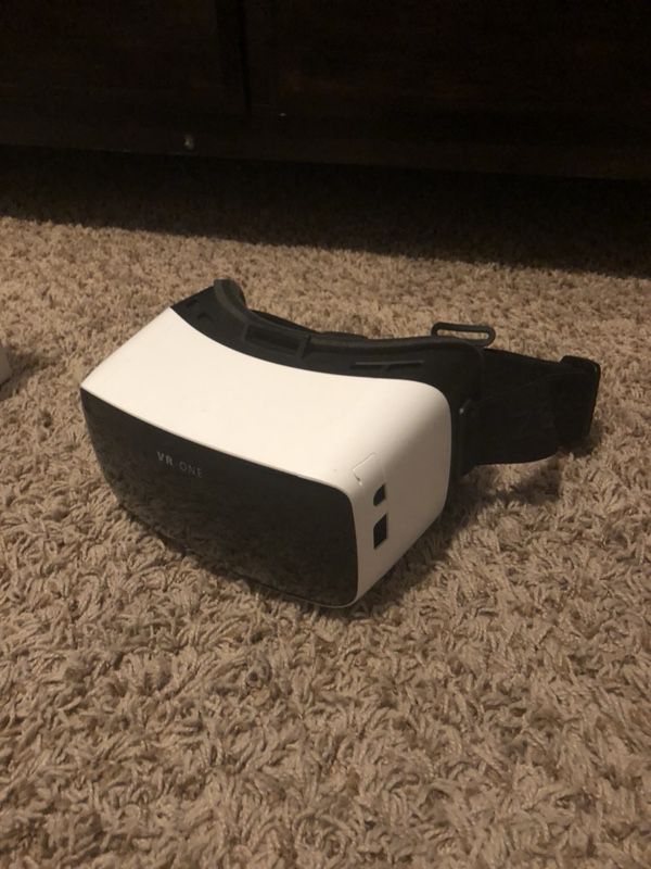 Ziess VR One headset