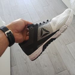 Womens Reebok Grace training shoes sz 9 brand new