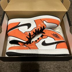 Air Jordan 1 MID.  10.5