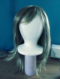 Elizabeth wig 8022 a new in box