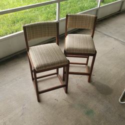 Like new Pair of wooden bar stools with tan cushion and back
