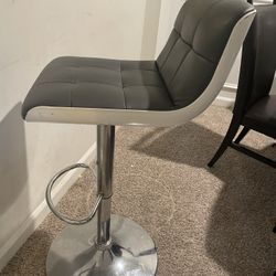 2 Stools 