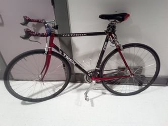 Trek Bik 2100 series. Very lightweight and reliable.2-7 Speed Composite (carbono + aluminio, 1993-94 54cm frame