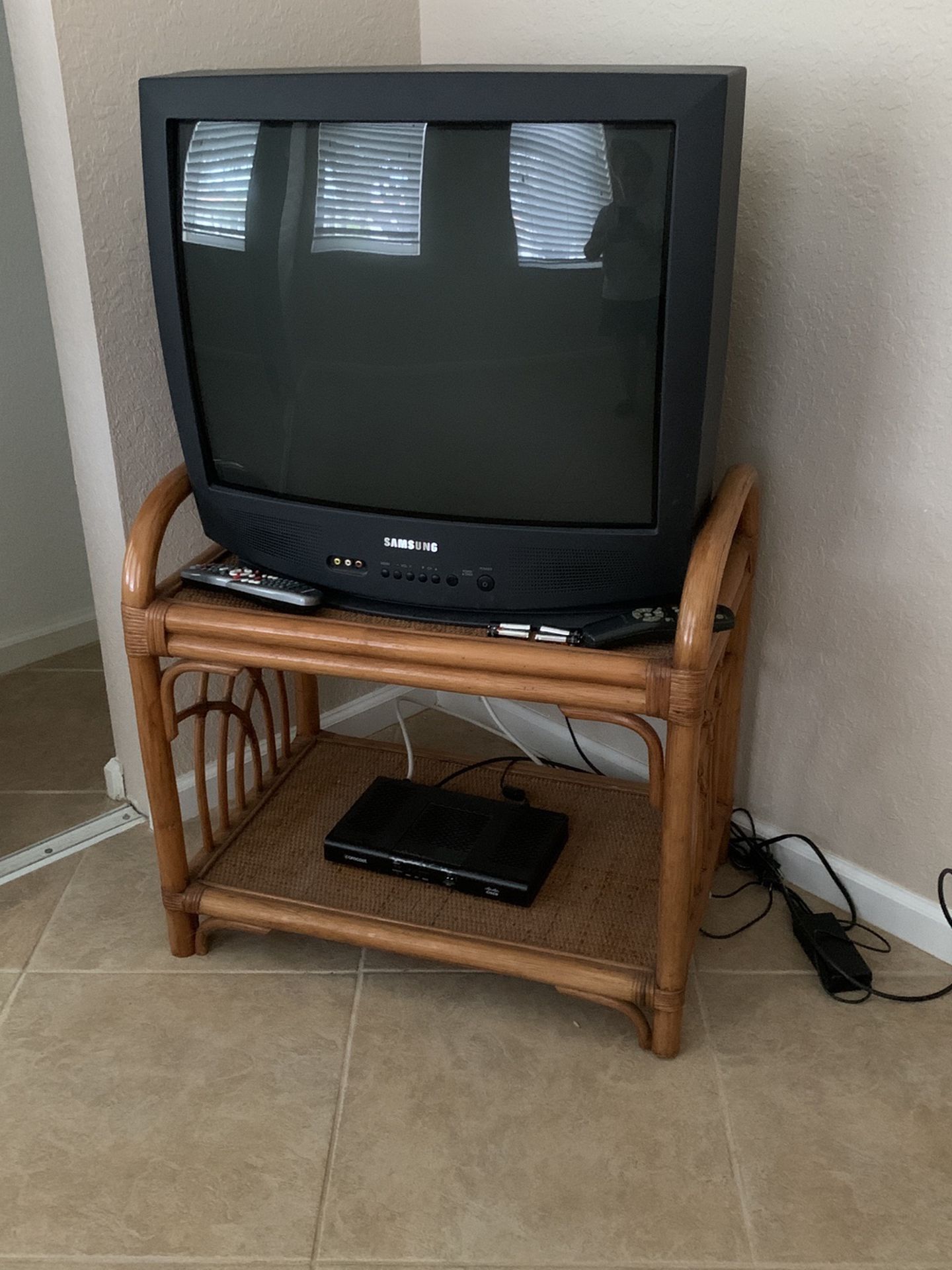Working older TV and/or TV stand