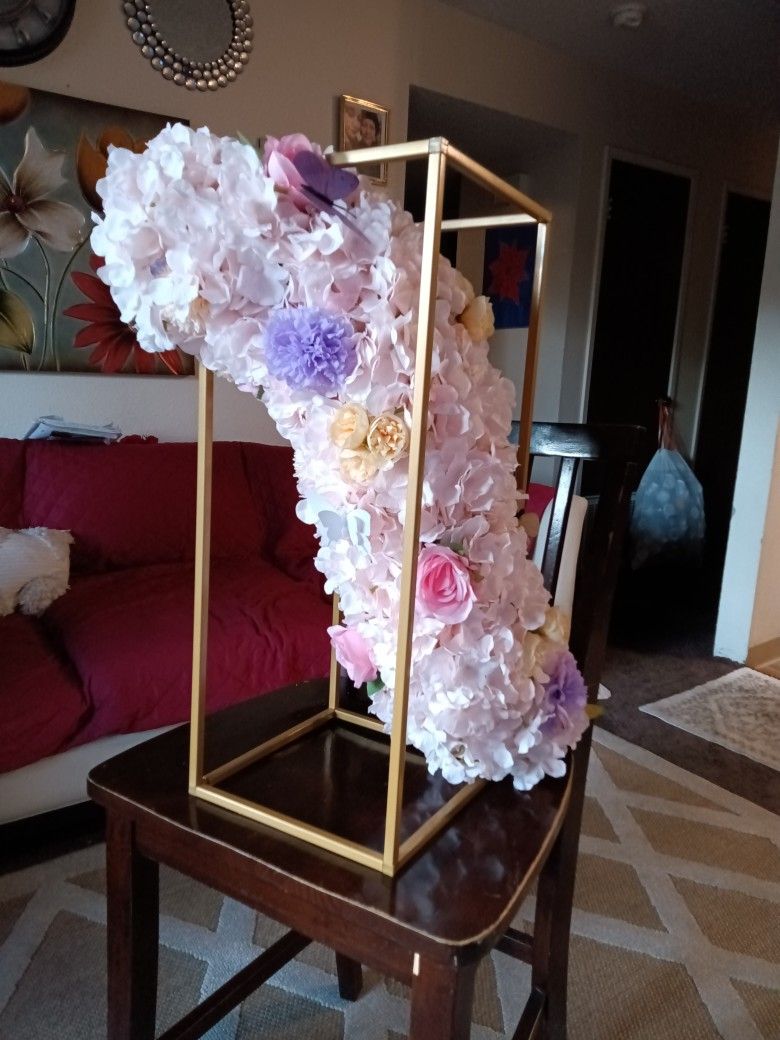 Floral Arrangement Centerpiece