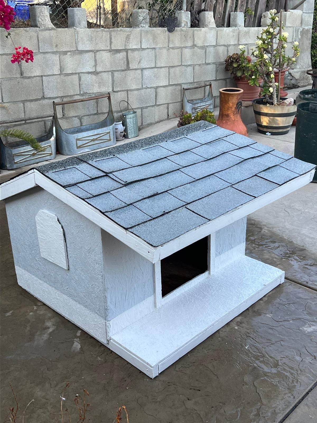 Dog house for sale