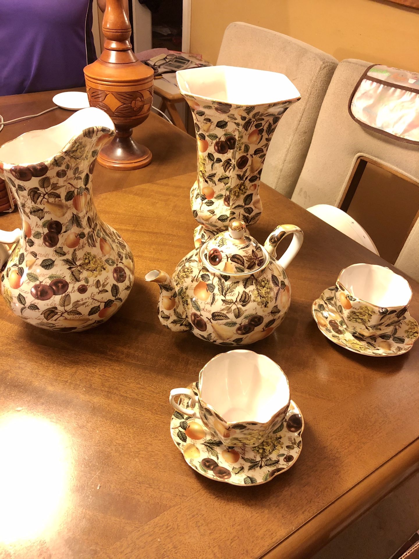 Tea set with matching vase