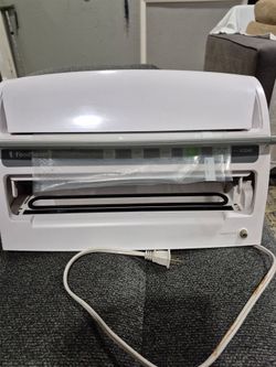 FOODSAVER  V3240 VACUUM SEALER