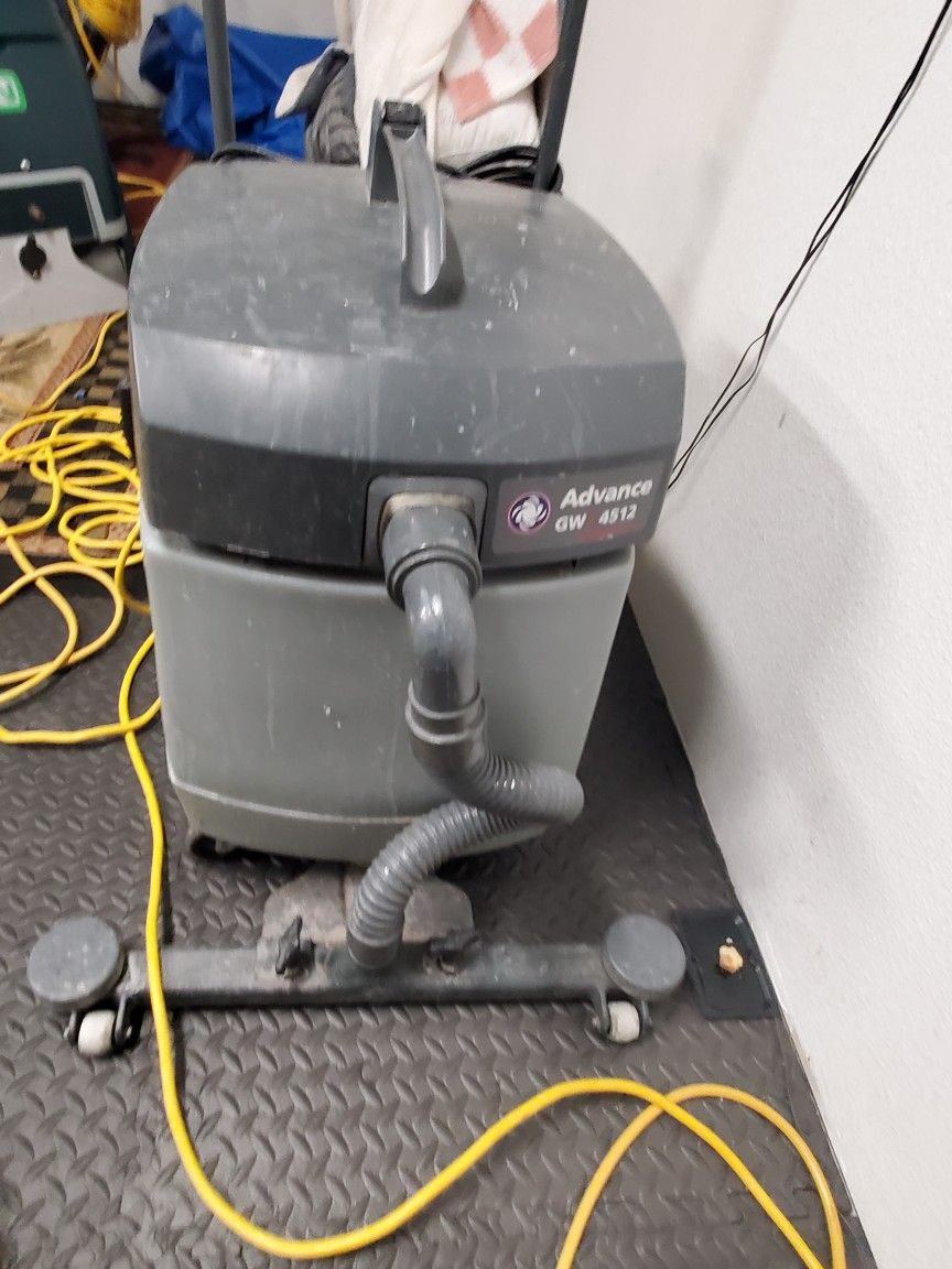 Nilfisk Advance GW5412 Walk behind Commercial Wet/dry Cleaner