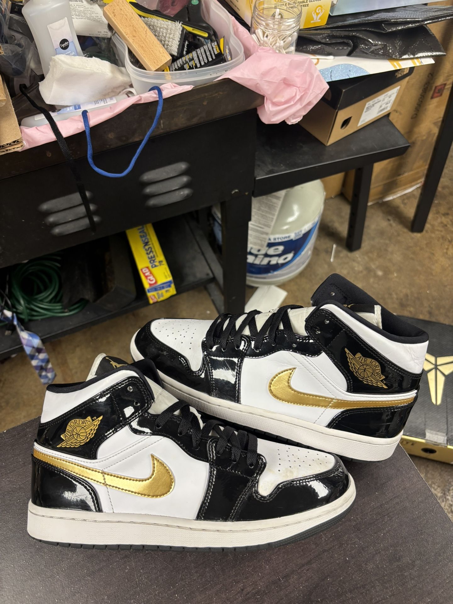 Air Jordan 1 Mid Patent Black White Gold 