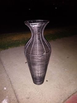 Wire vase