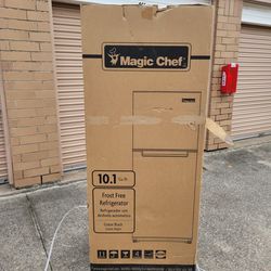 Magic Chef  Top Freezer Refrigerador New