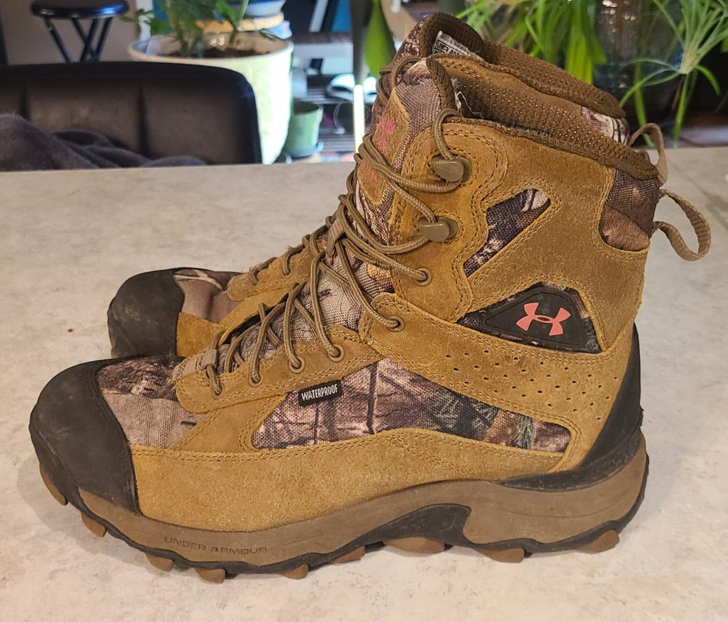 Under Armour Bozeman Hiking Hunting Waterproof Boots Womens Size 10.
