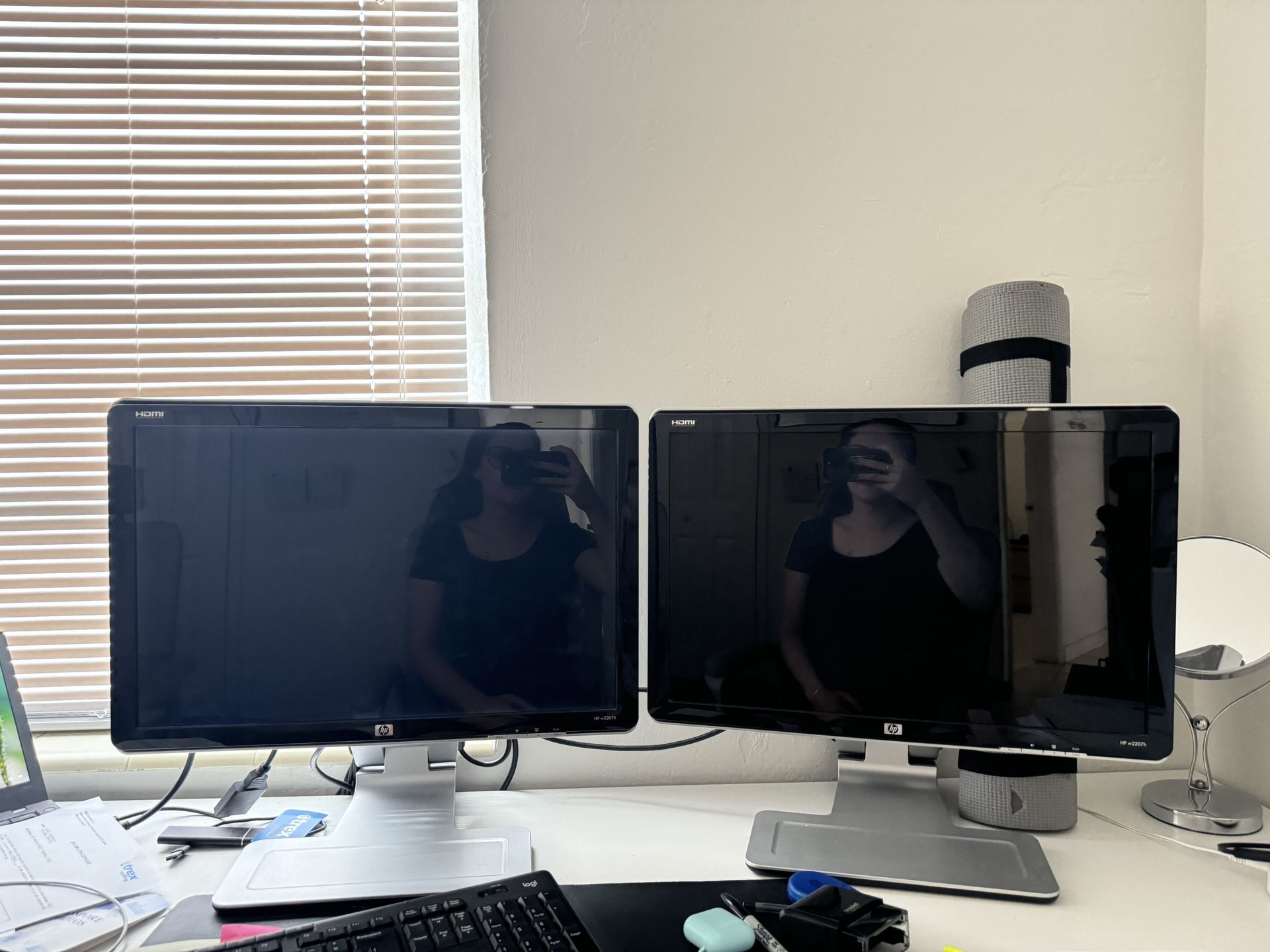 2 Hp Monitors 