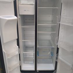 Frigidaire 33" Side By Side Refrigerator FRSS2323AB Retail Price $1599 SAVE $452