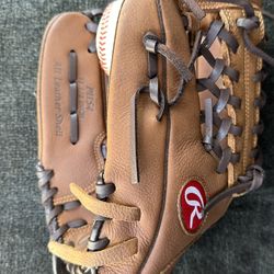 Rawlings Left Hand Throw Baseball Glove