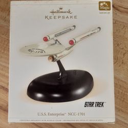 Star Trek Uss Enterprise 2006 Ornament W Base Light And Sound
