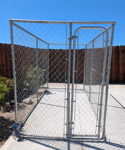 10' L x 5' W x 6' H Heavy Duty Dog Walk In Kennel/Run – Excellent Condition – $350 OBO