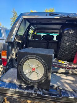 12" Kicker sub with 700watt BOSS amp
