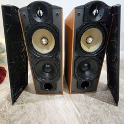 Paradigm Studio 40 V3 Speakers – Like New, Made in Canada

