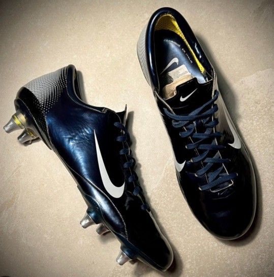 Nike Mercurial Vapor III SG Elite Soccer Cleats.