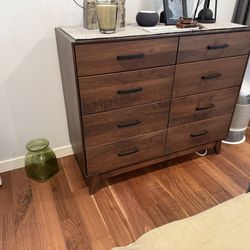 Dania: Kelby Queen Bedroom Set 