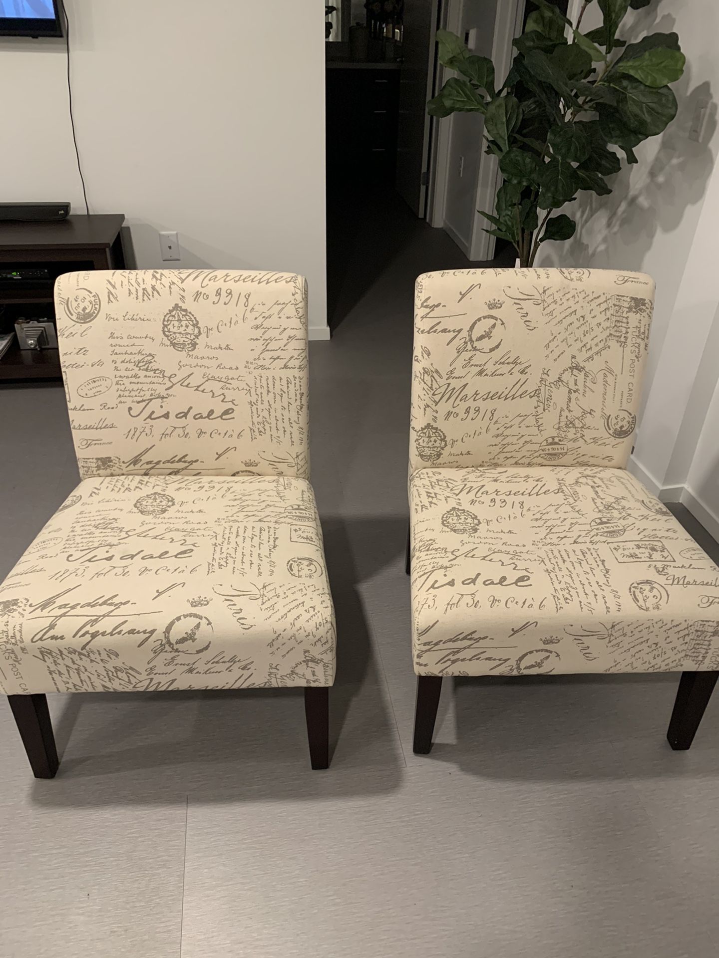 Accent chairs