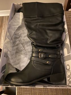 Black Boots Size 7 1/2 Wide