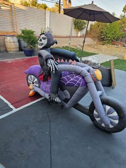 Home Accents 7.2 Ft Lighted Reaper On Motorcycle Halloween Airblown