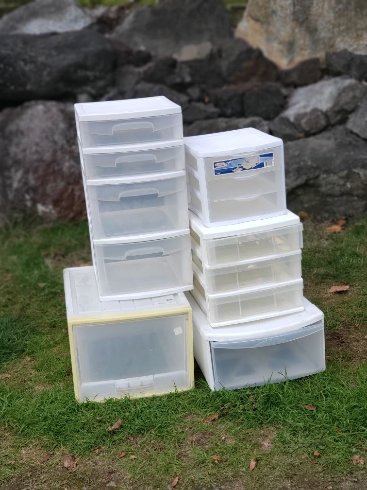 5 Sterilite Storage Containers, multiple sizes