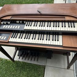 Hammond M3 Organ