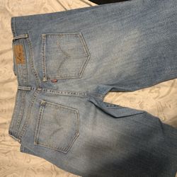 women’s levi  jeans 