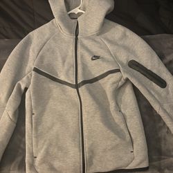 Nike Tech Grey  ( MENS) Small Fits Big 