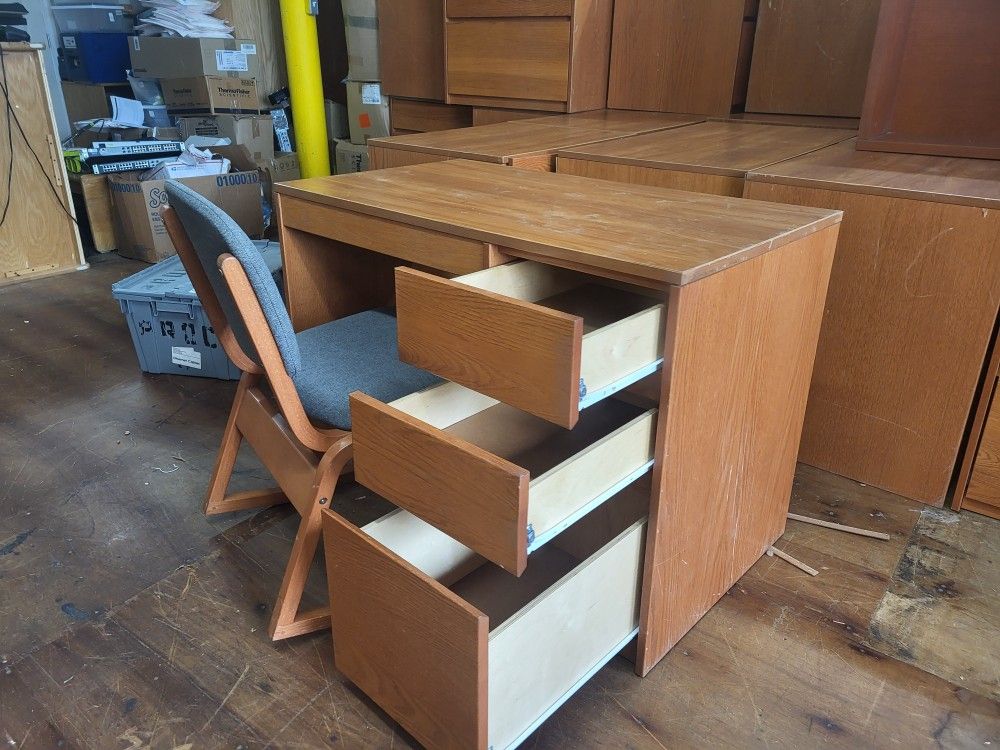 DESK AND CHAIRS COMBO AWESOME FOR HOME