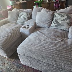 Reclining seats with center council