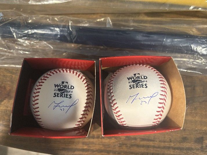 Jose Altuve Signed Baseballs