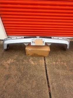1(contact info removed) Chevy Silverado / 00 - 2006 Tahoe Front Bumper Chrome OEM