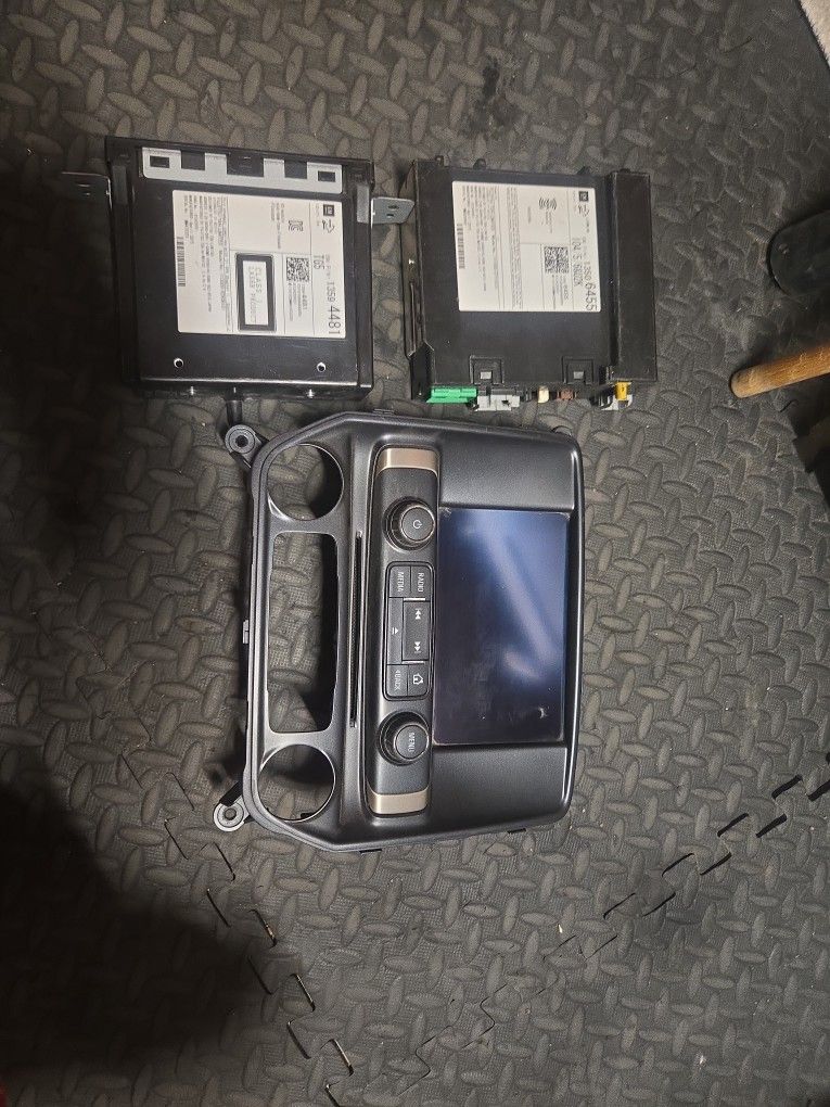 Infotainment Center-Screen/CD Player/Radio/dash Mount