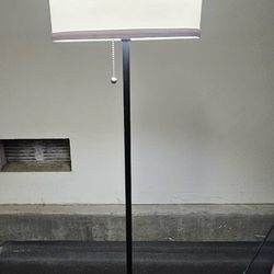 WHITE FLOOR LAMP