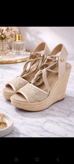 👡 Guess Lace Wedge Sandals – Size 5.5 – Used Once