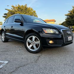 Audi Q5 Black SUV