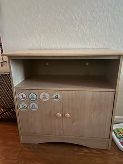 Medium sized dresser