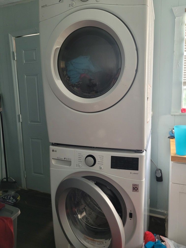 LG Washer And Dryer Front Load Set With Stacking Kit