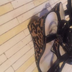 Beautiful Wedges With Léopard Skin Size 10