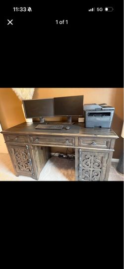 Large desk