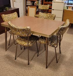 1950's Kitchen Table with 5 chairs & Leaf Extenders - Dining Set - $275