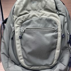 REI BACKPACK Green Travel School Day Pack Laptop 14 compartments