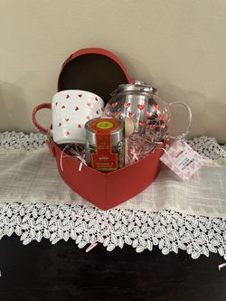 Gift Set. Tea Kettle, Mug And Tea.